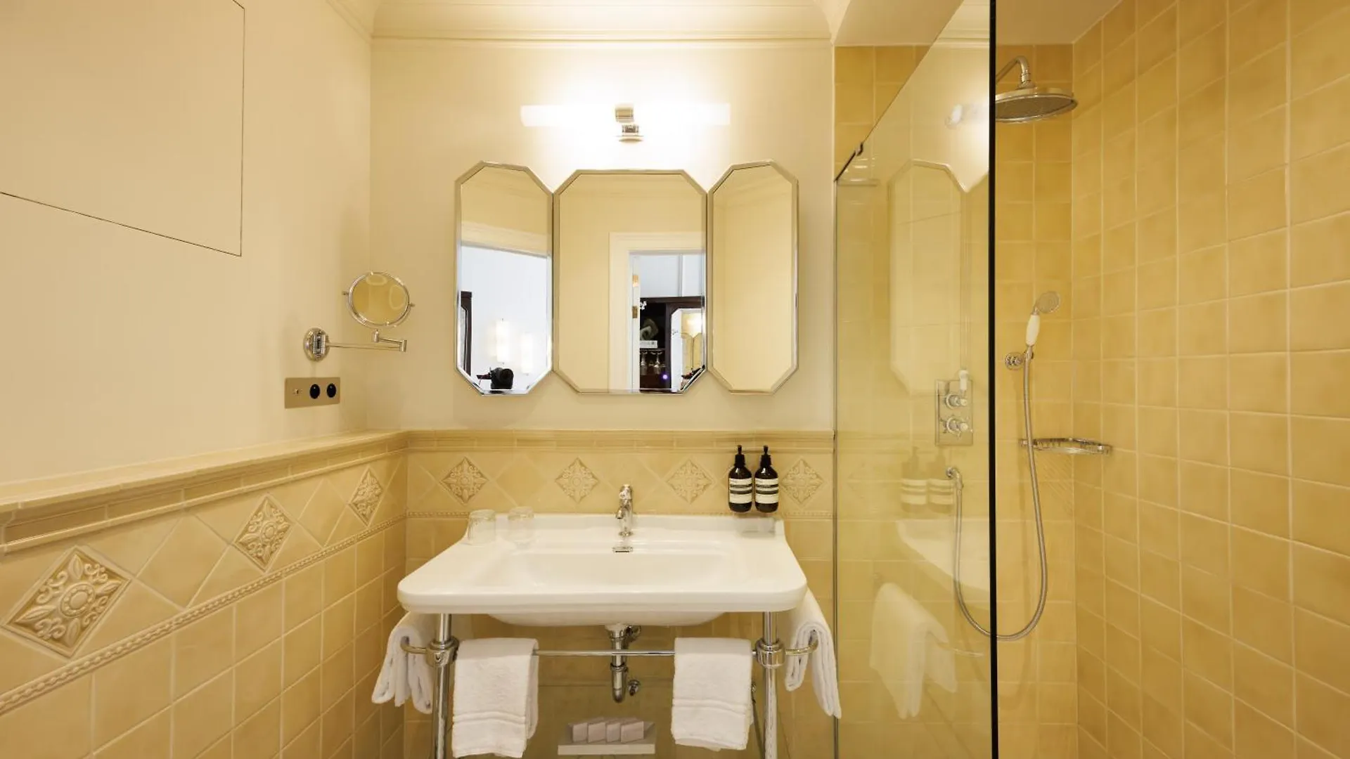 Hotel Fleur De Ville Brussels