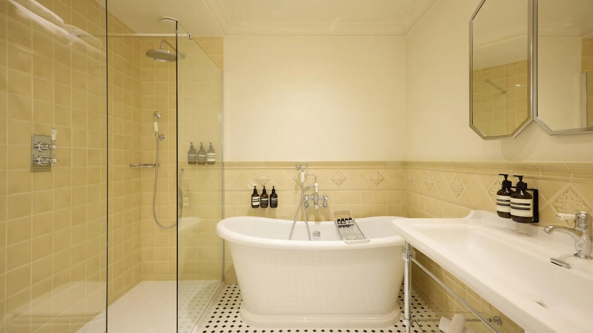 Hotel Fleur De Ville بروكسل